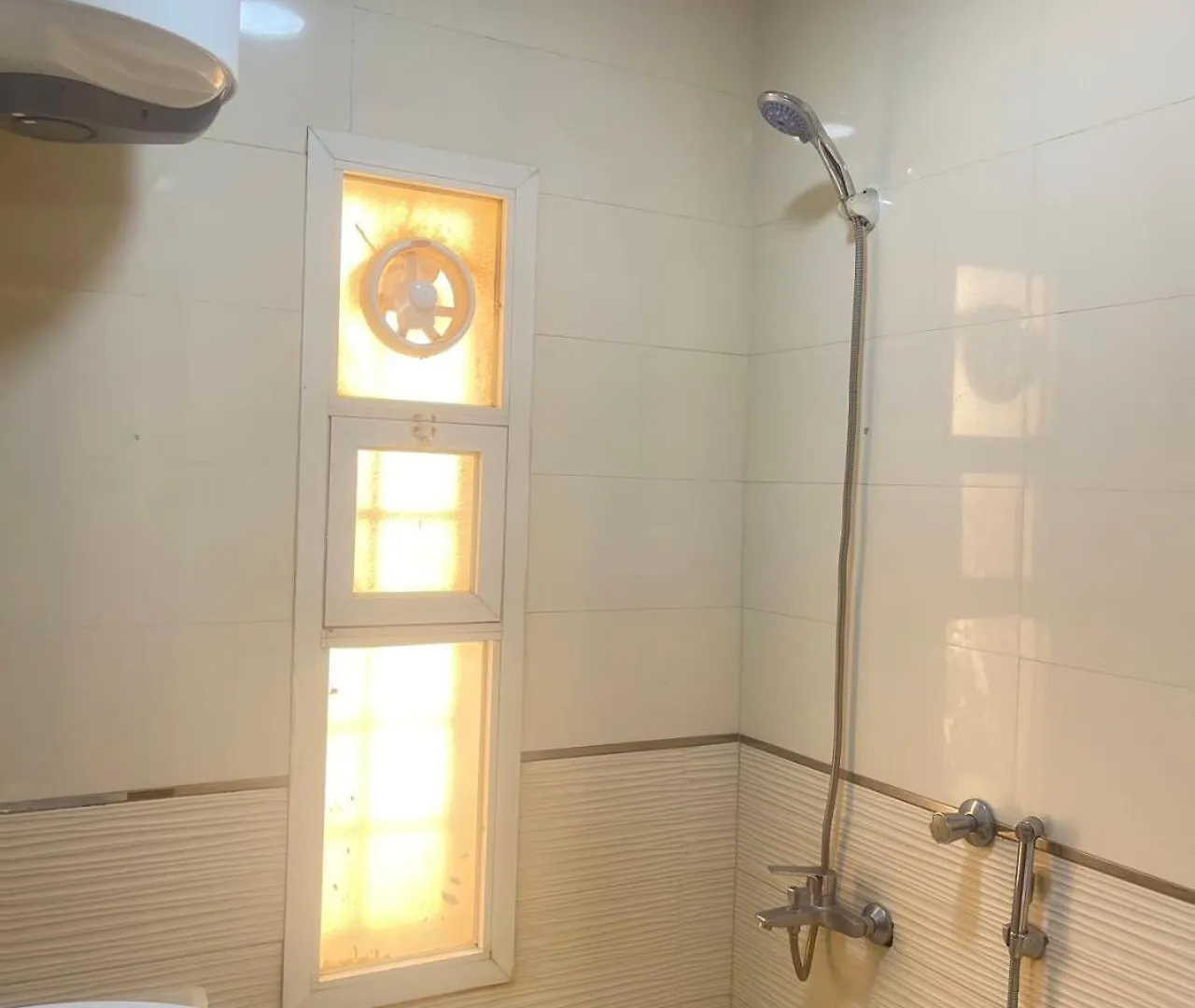 Tesla Homestay Hotel الرياض
